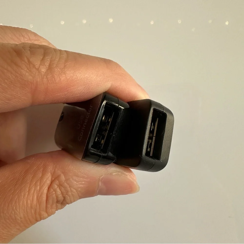 Samsung Black USB-C connector (2)
